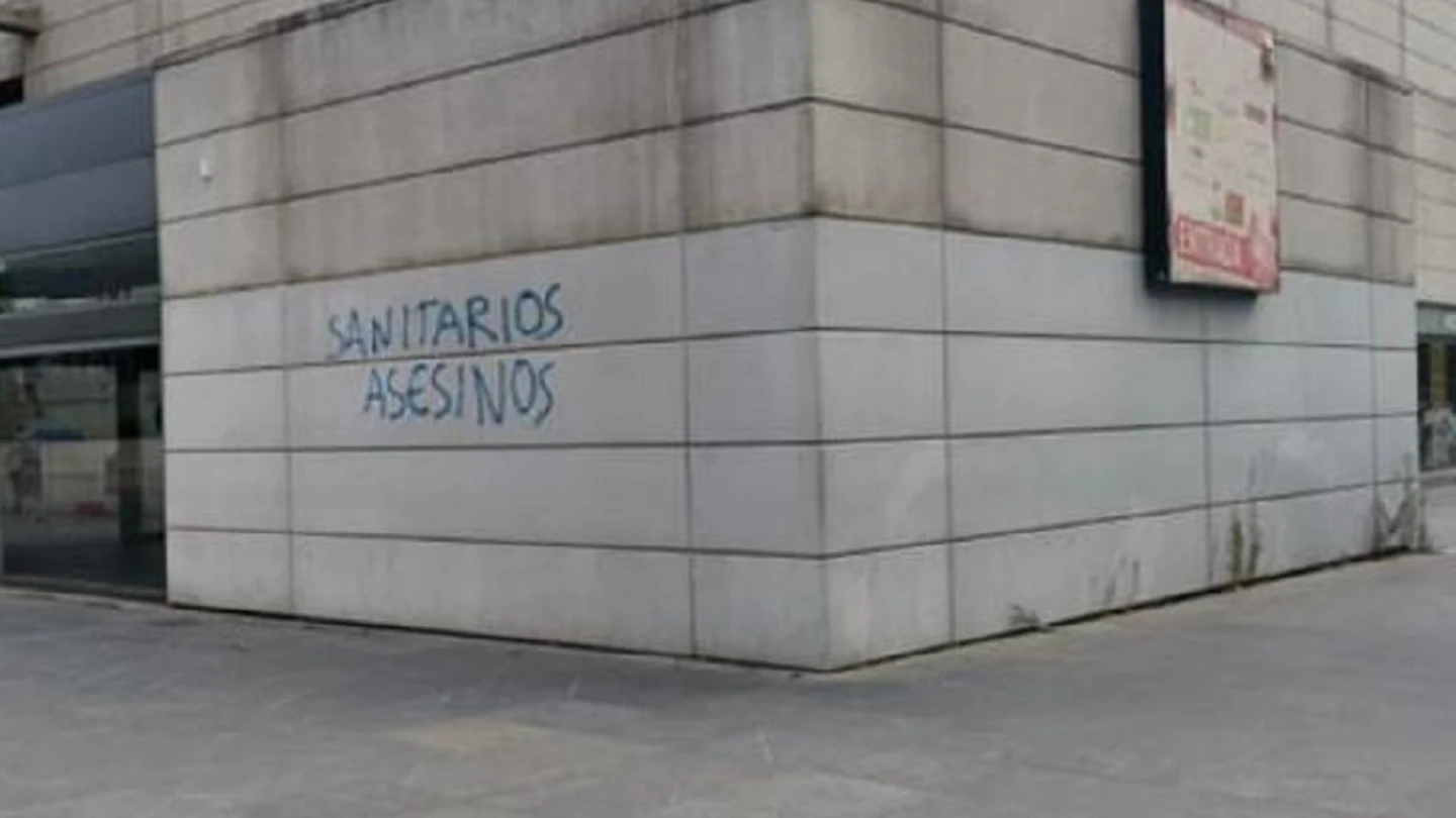 Imagen de la pintada que ha aparecido en el Hospital La Paz Imagen de la pintada que ha aparecido en el Hospital La Paz