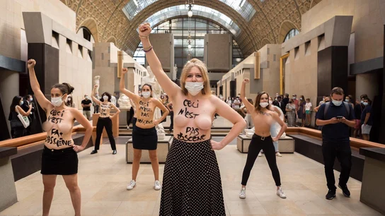 El grupo Femen en Orsay El grupo Femen en Orsay