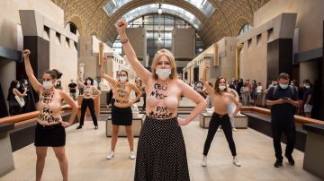 El grupo Femen en Orsay