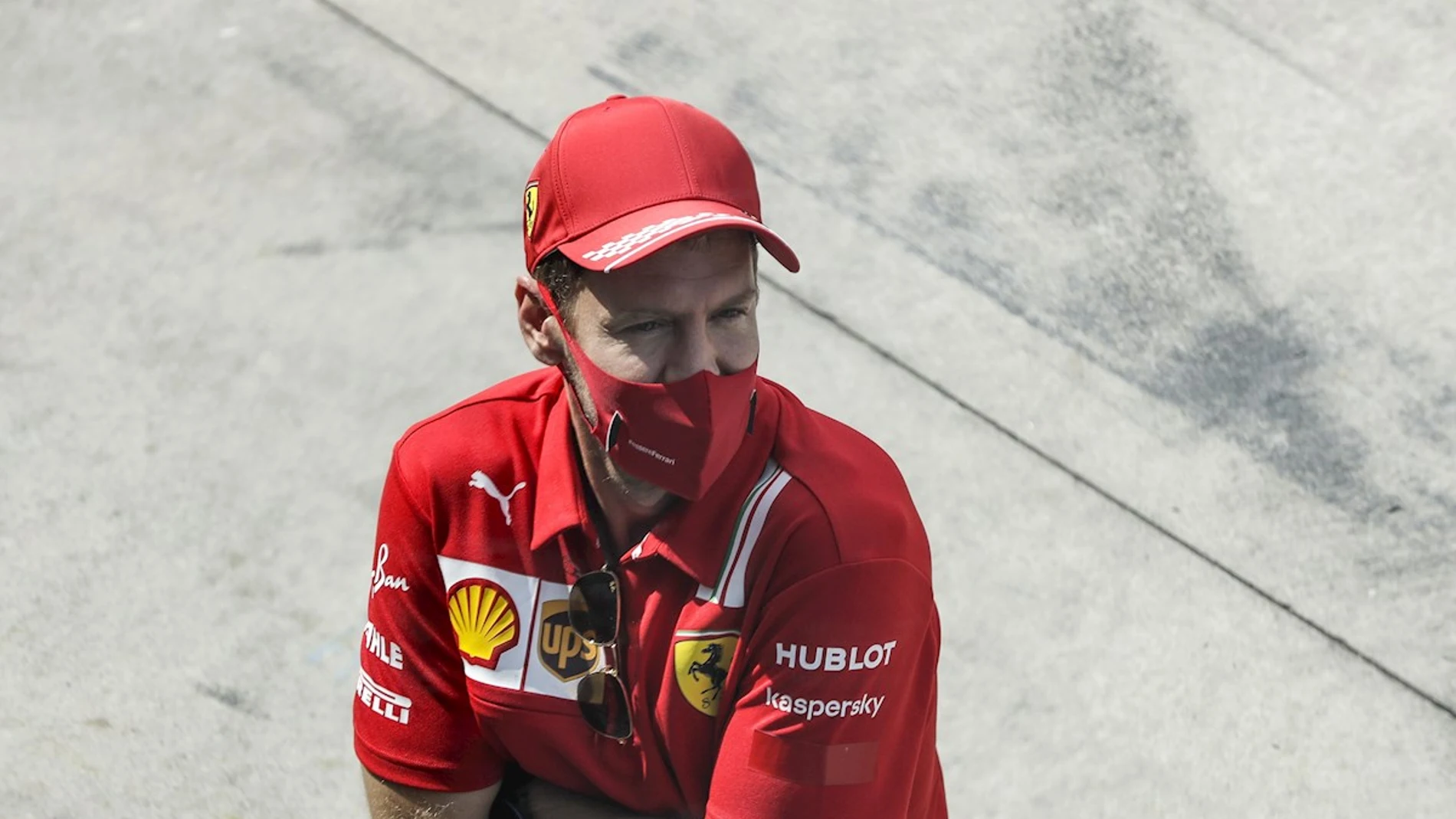 Sebastian Vettel mira al horizonte