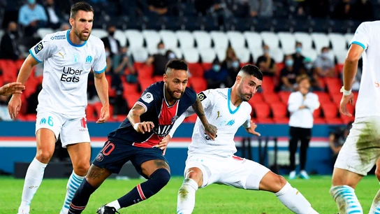 Neymar Jr y Álvaro González Neymar Jr y Álvaro González