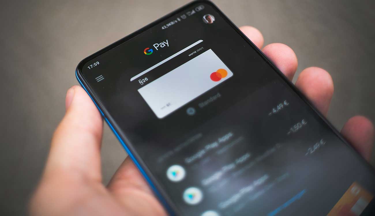 Un móvil con Google Pay