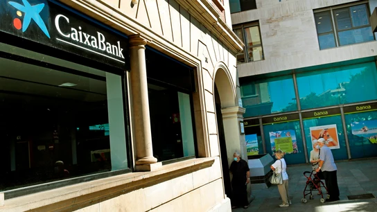 Si eres un “cliente no vinculado”, Caixabank te cobrará hasta 240 euros al año por tu cuenta corriente: así puedes evitarlo Caixabank cuenta corriente
