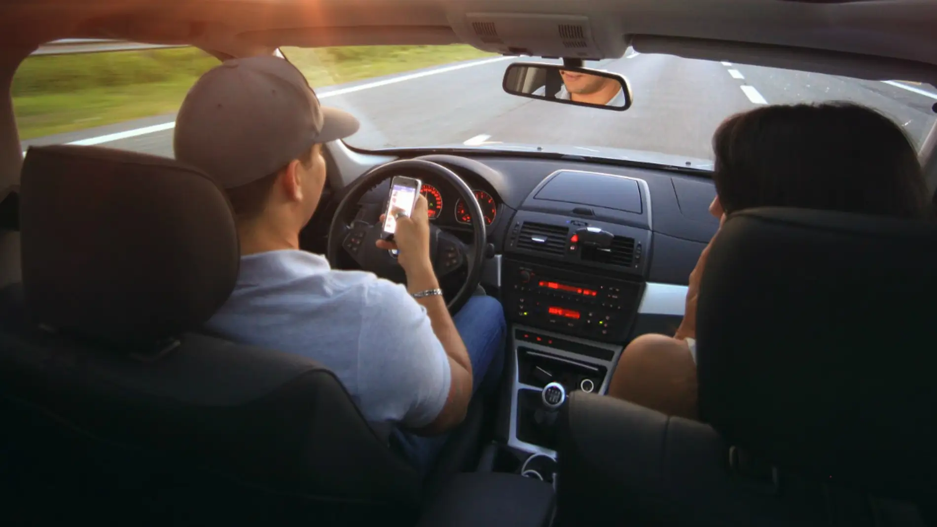 Estos son los accidentes más frecuentes causados por las distracciones al volante