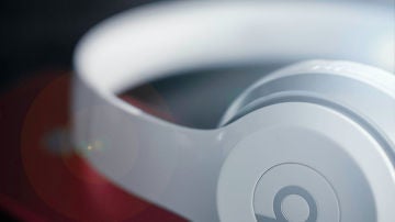 Auriculares de diadema Beats, propiedad de Apple