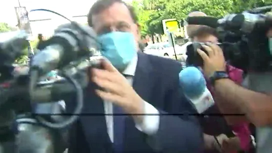 Rajoy evita las preguntas sobre la imputación de su ministro del Interior por la operación Kitchen Rajoy evita las preguntas sobre la imputación de su ministro del Interior por la operación Kitchen