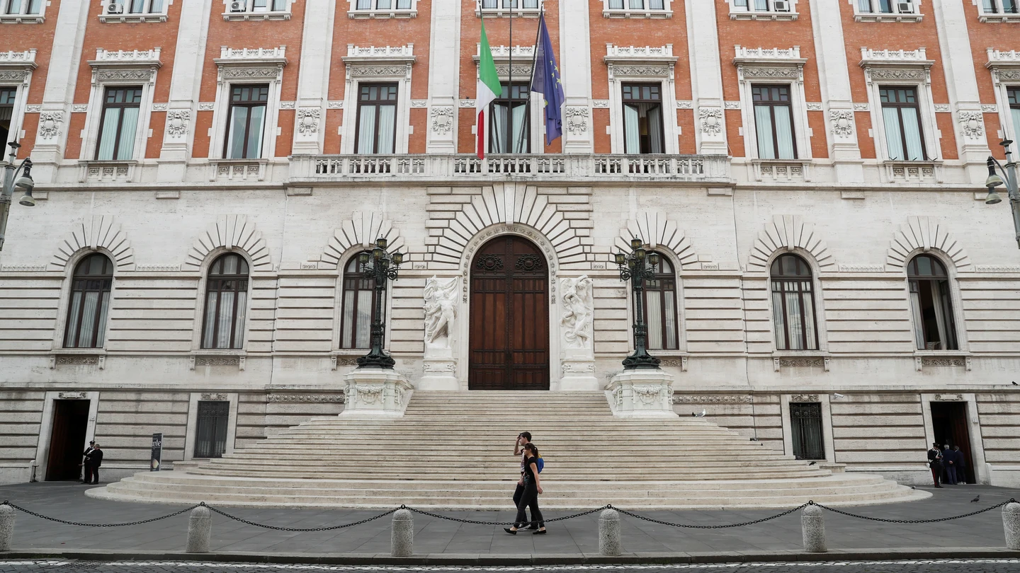 La fachada del Parlamento italiano La fachada del Parlamento italiano