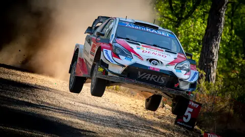 Sébastien Ogier pinchaba en el TC6  Sébastien Ogier pinchaba en el TC6