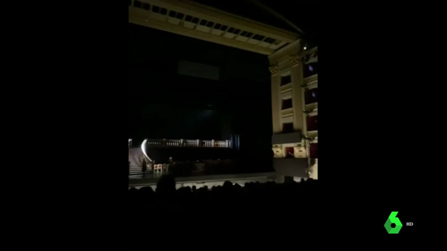 Gritos, abucheos y policías en el Teatro Real durante una función porque no se respetaba la distancia de seguridad Gritos, abucheos y policías en el Teatro Real durante una función porque no se respetaba la distancia de seguridad