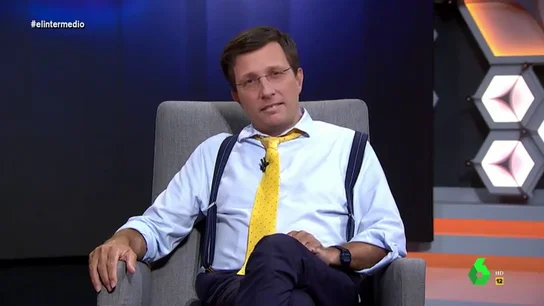 Almeida, "más conocido como Cara Guapo", en Entrevistas por la Cara: "Puedo ser alcalde, portavoz del PP y rey de Tinder" Almeida, "más conocido como Cara Guapo", en Entrevistas por la Cara: "Puedo ser alcalde, portavoz del PP y rey de Tinder"