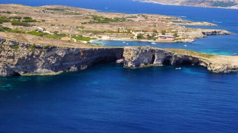 Vista aérea de la costa de Comino