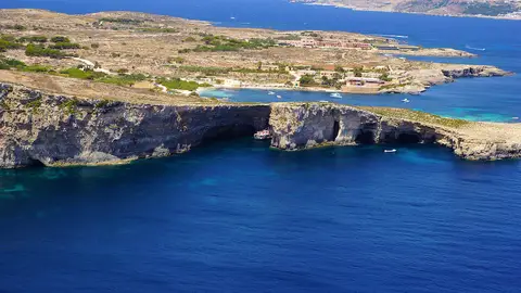 Vista aérea de la costa de Comino Vista aérea de la costa de Comino