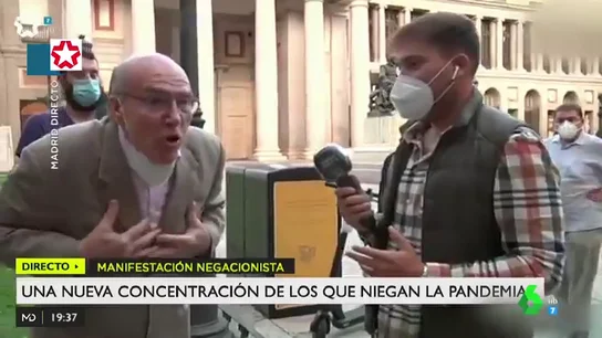 La reivindicación del "abuelo negacionista" en contra de las mascarillas: "¡Soy un hombre libre!" La reivindicación del "abuelo negacionista" en contra de las mascarillas: "¡Soy un hombre libre!"