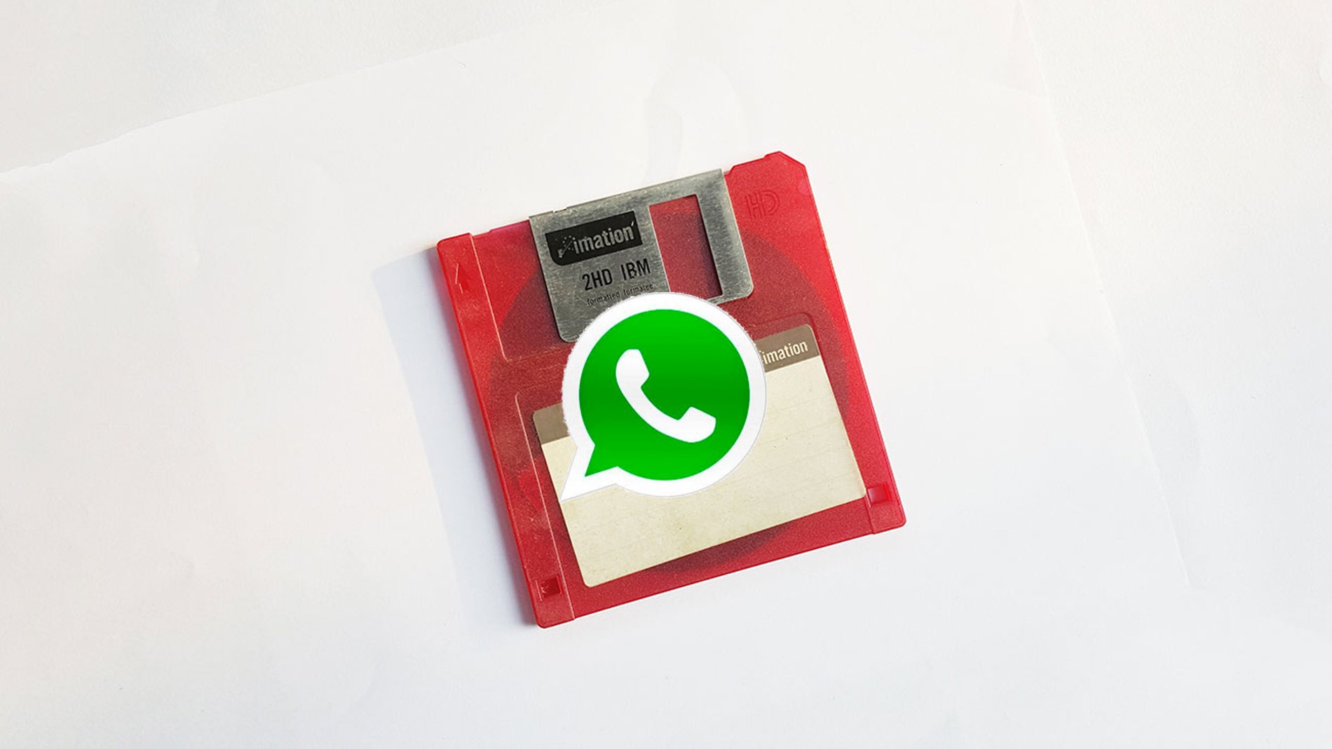 Disquete con el icono de WhatsApp