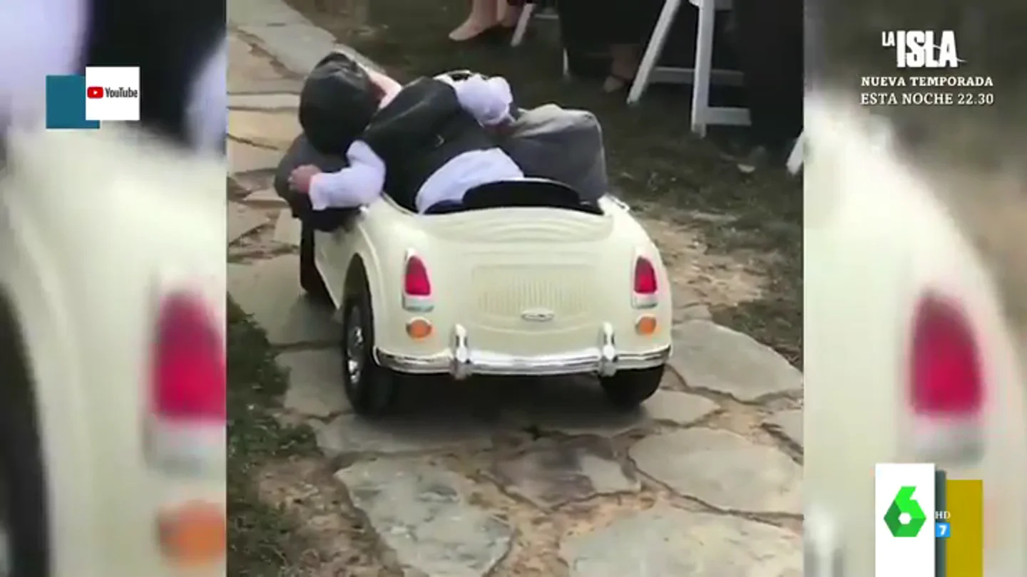 El divertido vídeo viral de un bebé durmiéndose mientras salta en una El divertido vídeo viral de un bebé durmiéndose mientras salta en una