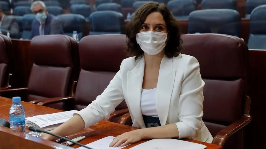 La presidenta regional, Isabel Díaz-Ayuso, al inicio del pleno de la Asamblea de Madrid.