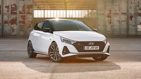 El N Line cuenta con una parrilla específica con el anagrama de N Line Hyundai i20 N Line