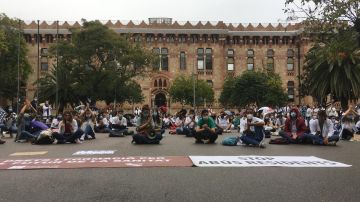 Sentada de médicos MIR frente la Consellería de Salut de Cataluña