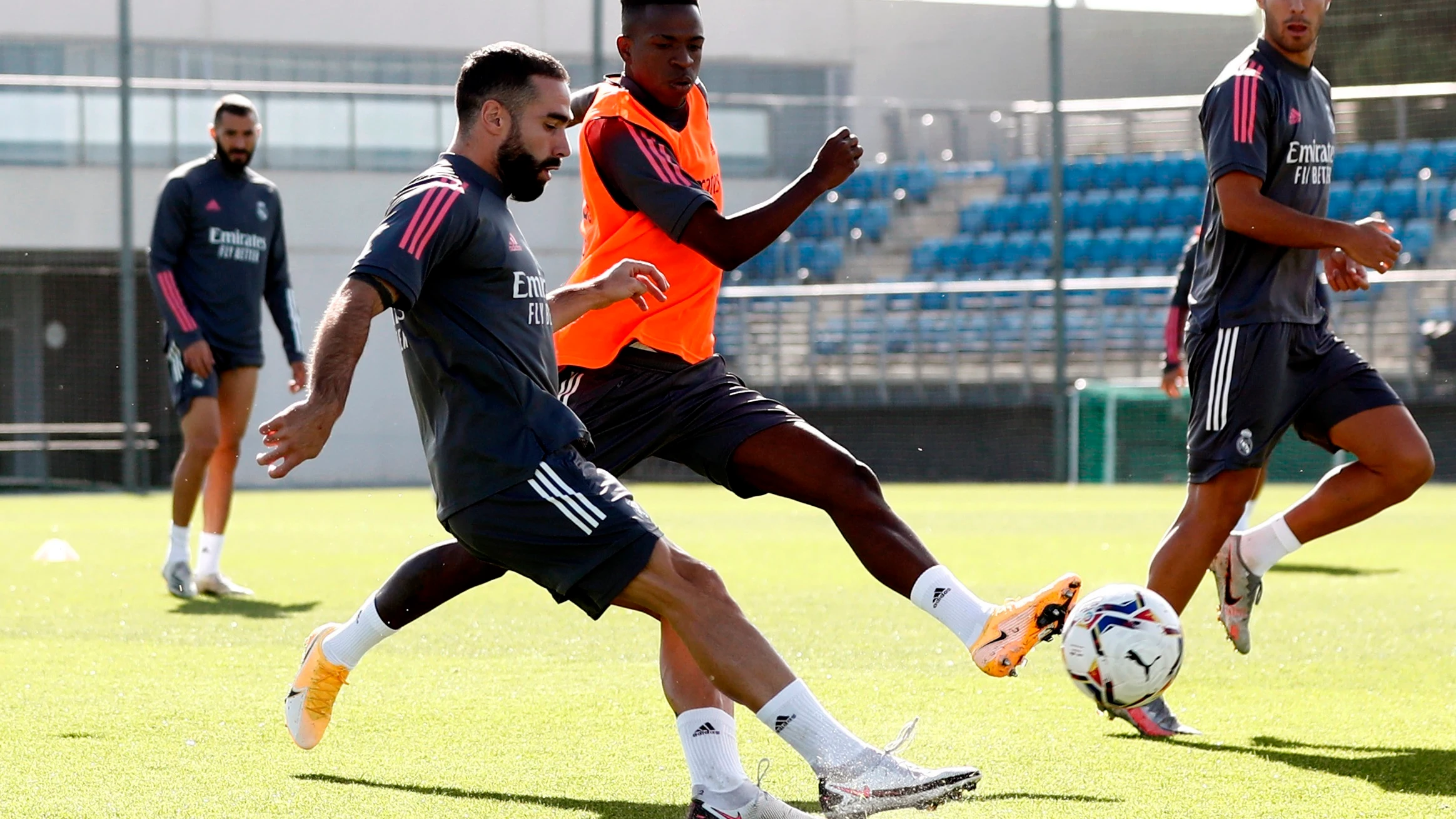 Dani Carvajal, emparejado con Vinicius en un entrenamiento