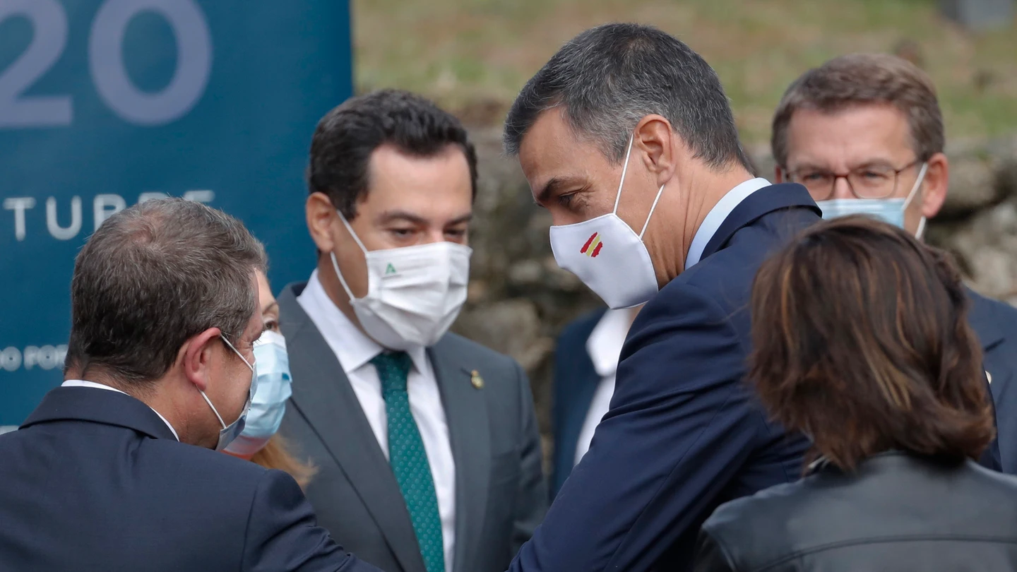 Pedro Sánchez saluda a Emiliano García-Page Pedro Sánchez saluda a Emiliano García-Page