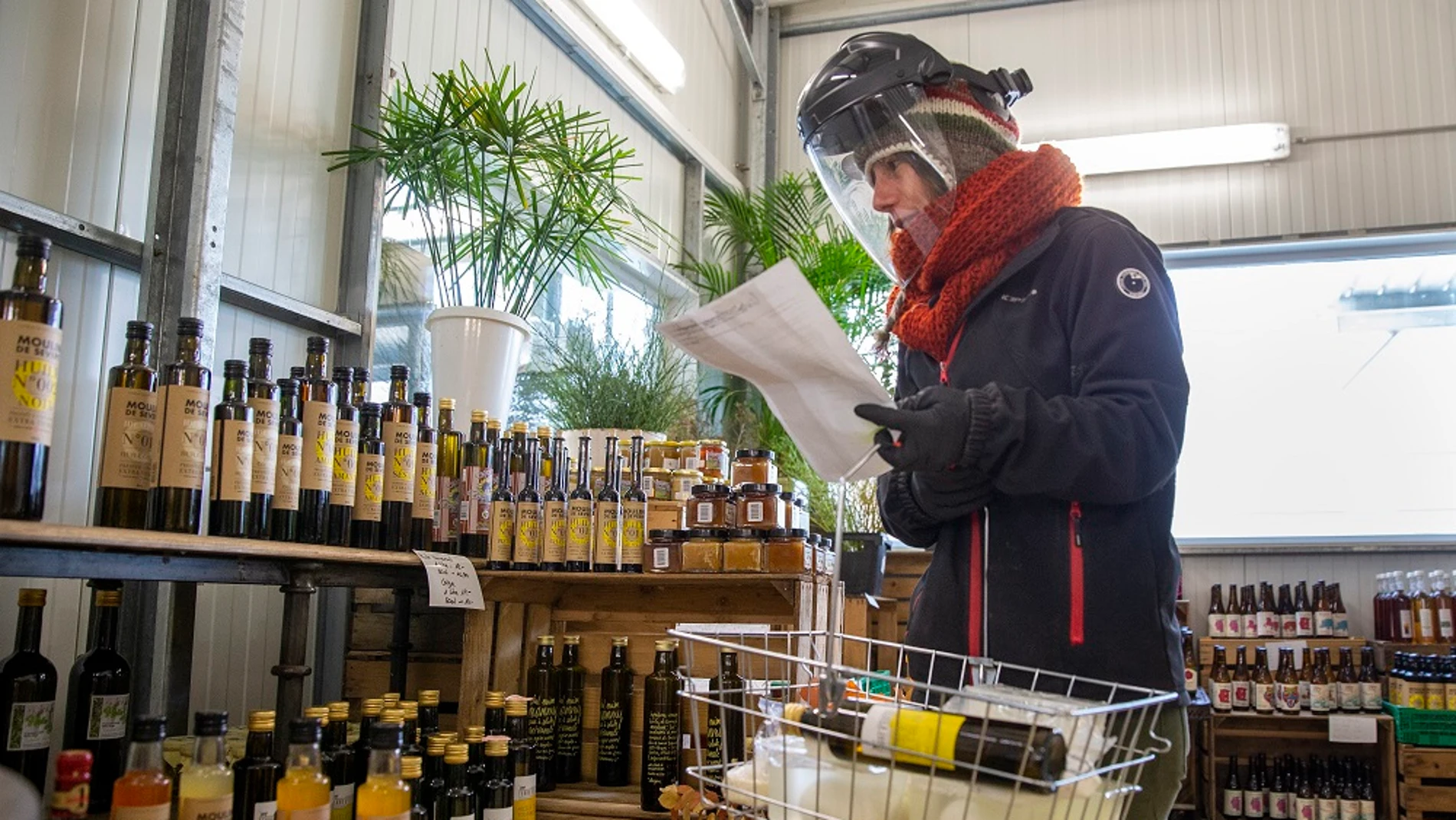 Imagen de una persona en un supermercado de Ginebra