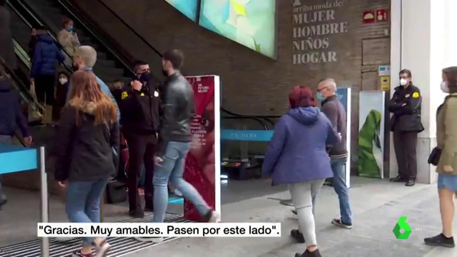 Las compras sobreviven a las restricciones en Madrid: “Hay hasta turistas, no entiendo”
