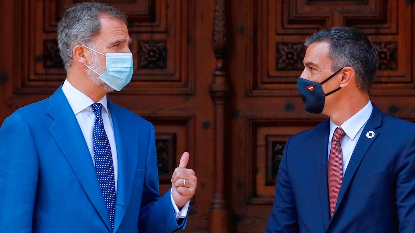 El rey Felipe VI junto al presidente del Gobierno, Pedro Sánchez El rey Felipe VI junto al presidente del Gobierno, Pedro Sánchez