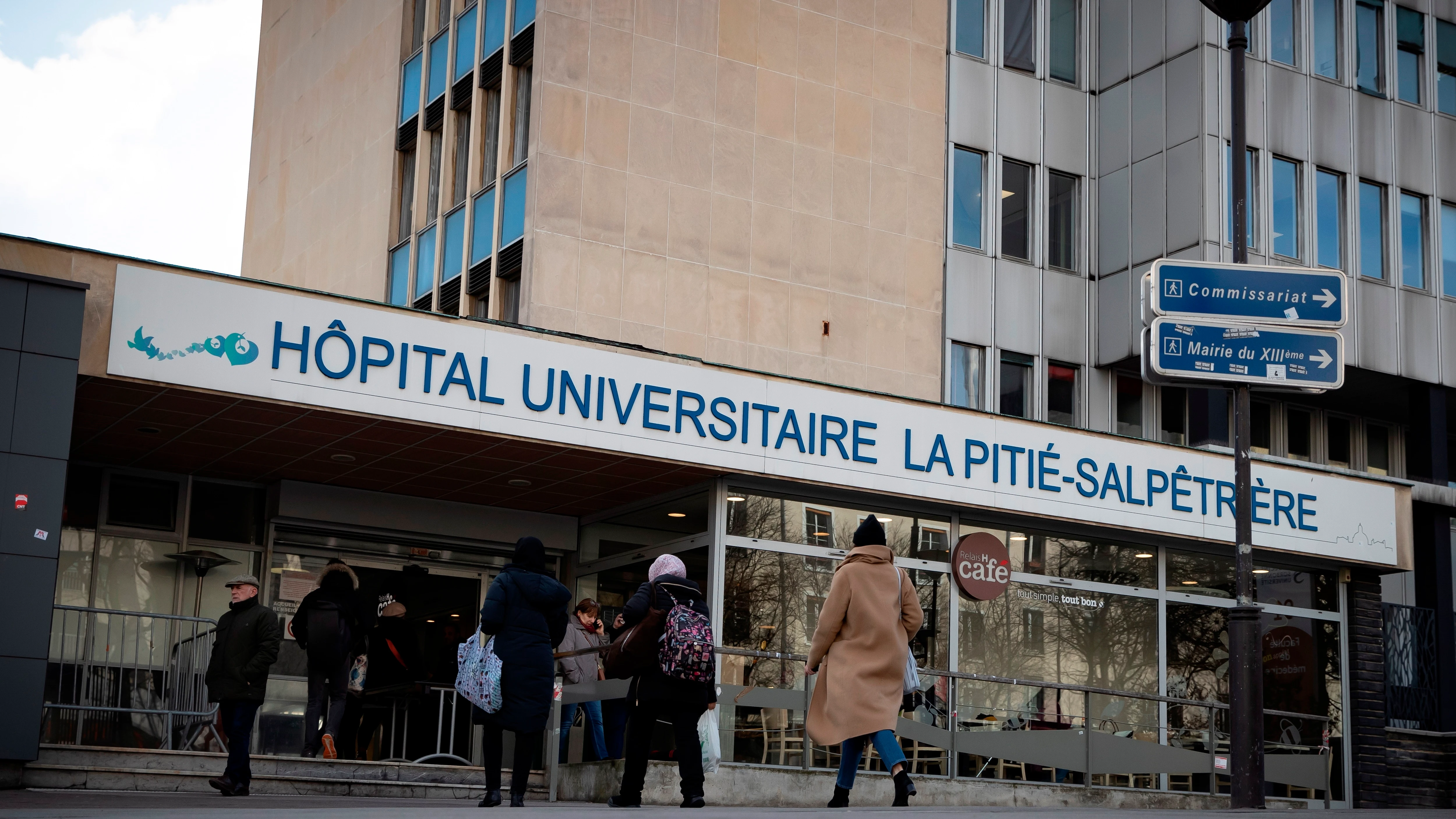 Fachada del Hospital Universitario La Pitié-Salpetriere Fachada del Hospital Universitario La Pitié-Salpetriere