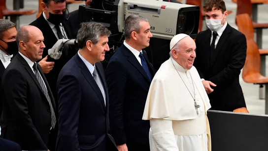 El papa Francisco a su llegada a la Audiencia general del miércoles en el aula Paul VI, en el Vaticano El papa Francisco a su llegada a la Audiencia general del miércoles en el aula Paul VI, en el Vaticano