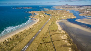 Pista de aterrizaje en el aeropuerto de Donegal