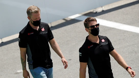 Grosjean y Magnussen, pilotos de Haas F1 Team Ambos pilotos finalizan su fichaje con el equipo esta temporada