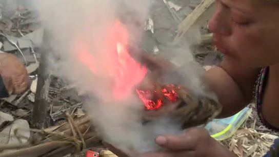 La emoción por conseguir hacer fuego contrasta con el bajón de Silvia y su deseo de abandonar La Isla La emoción por conseguir hacer fuego contrasta con el bajón de Silvia y su deseo de abandonar La Isla