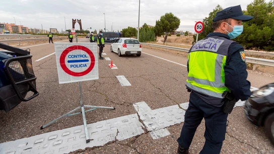 Controles a la entrada de Zaragoza Controles a la entrada de Zaragoza, donde se ha decretado el cierre perimetral
