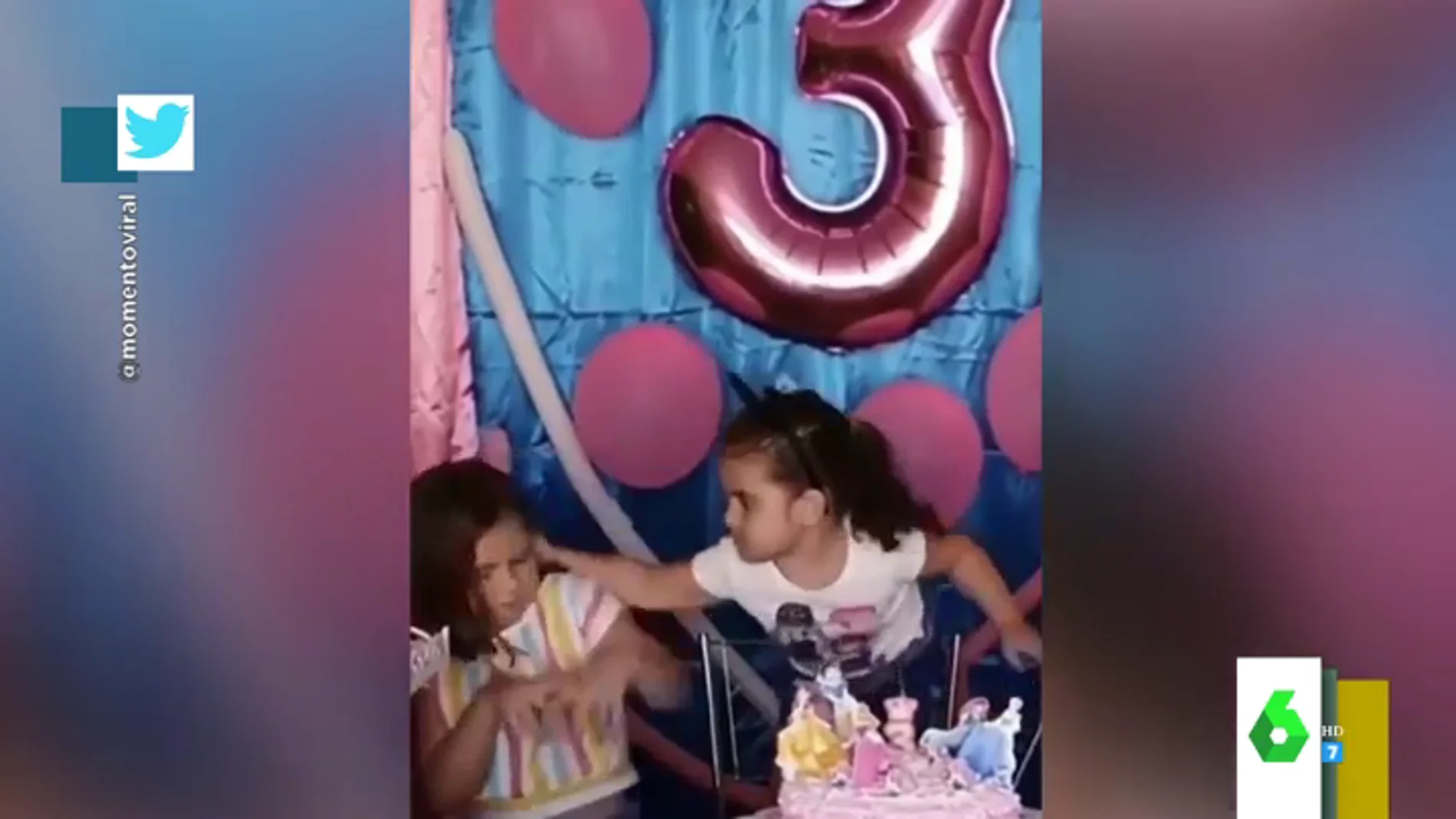 La reacción viral de una niña cuando su hermana le sopla las velas de su tarta de cumpleaños
