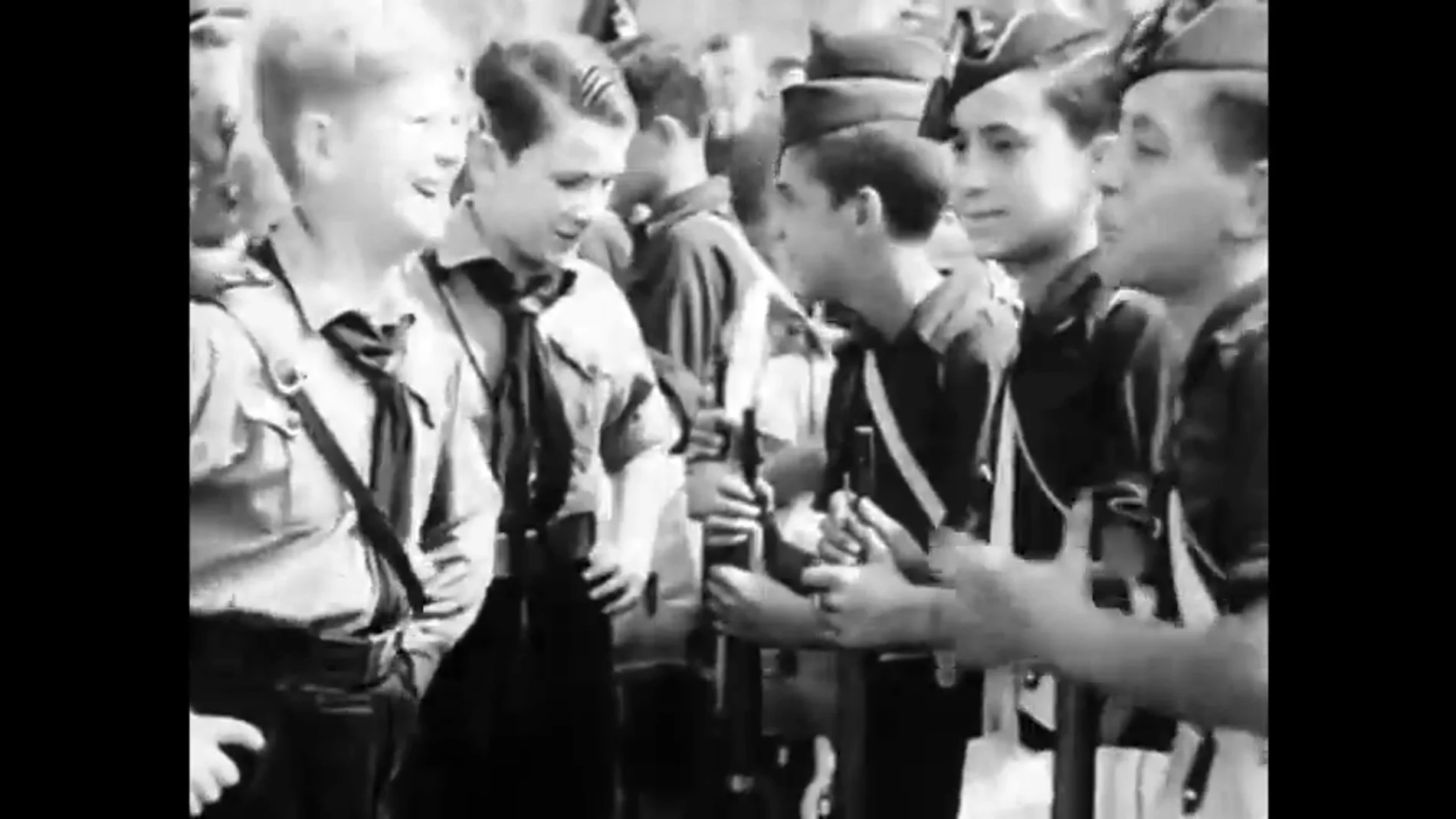 Las juventudes de Franco y Hitler, soldados y amigos: así confraternizaron los 'hijos' de la patria española y alemana