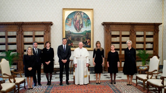 Imagen de la reunión entre Pedro Sánchez y el papa Francisco en el Vaticano Imagen de la reunión entre Pedro Sánchez y el papa Francisco en el Vaticano