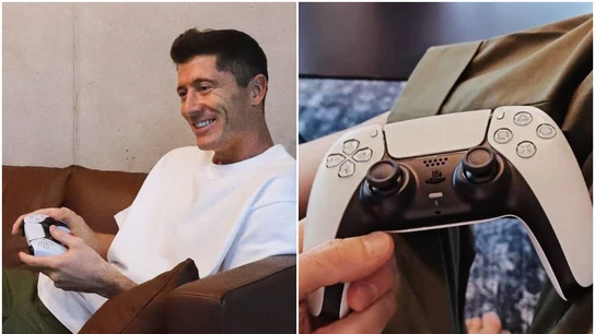 Robert Lewandowski, con el DualSense Robert Lewandowski, con el DualSense