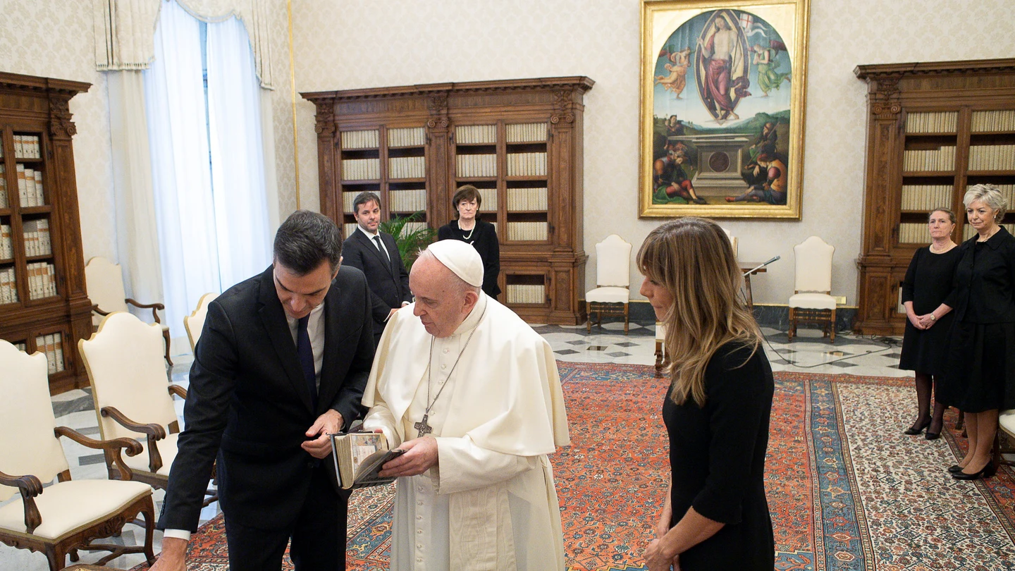 Pedro Sánchez charla con el papa Francisco Pedro Sánchez charla con el papa Francisco