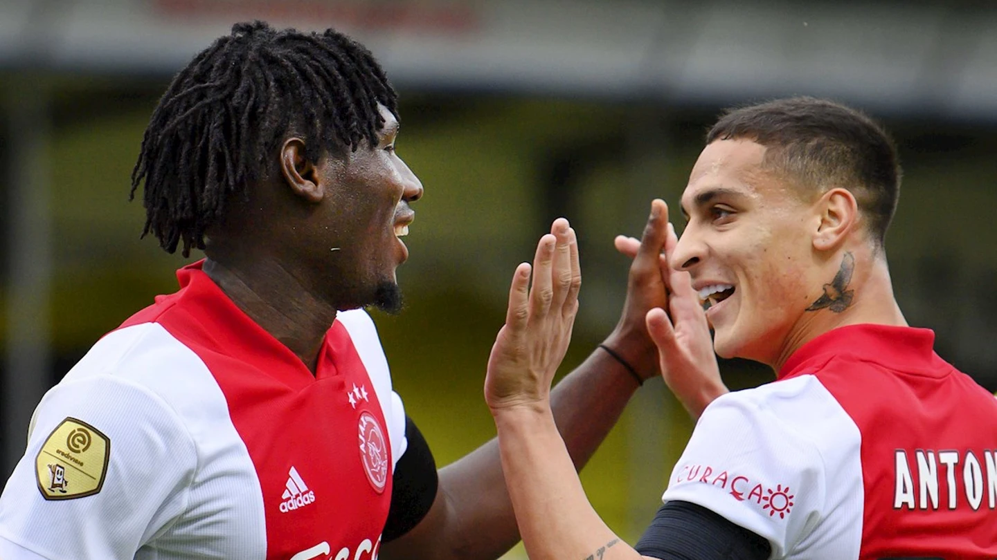 El Ajax celebra uno de sus muchos goles al VVV Venlo El Ajax celebra uno de sus muchos goles al VVV Venlo