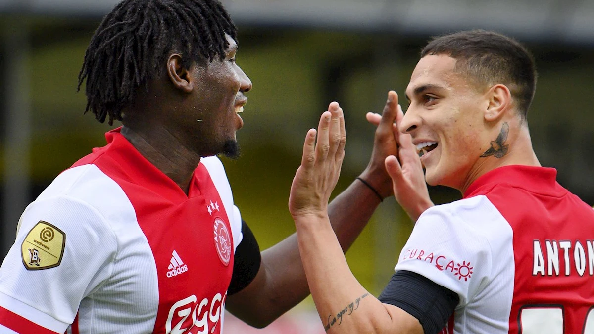 El Ajax celebra uno de sus muchos goles al VVV Venlo