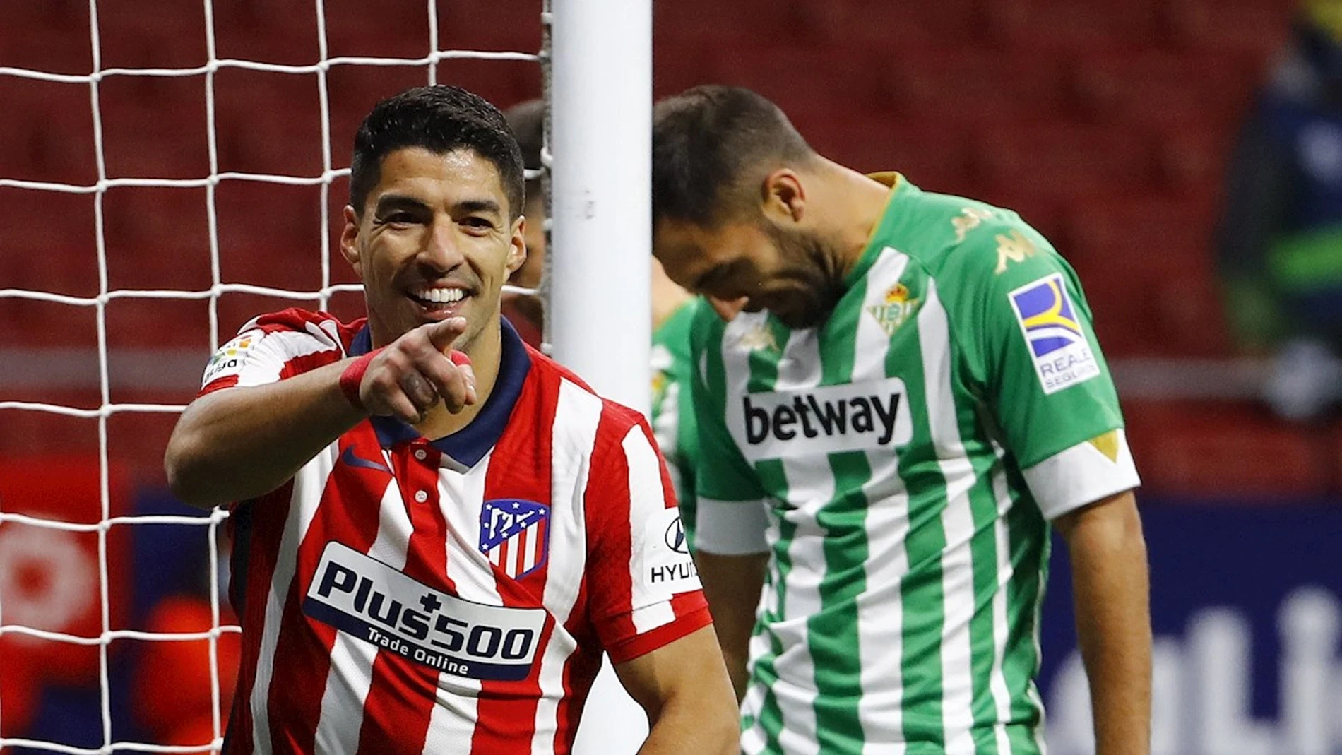 Luis Suárez celebra un gol con el Atlético