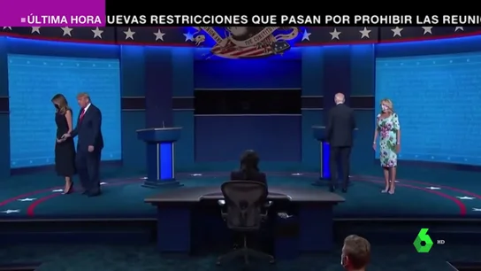 El gesto que sorprendió a Trump: Melania le aparta la mano en pleno directo y él le da una palmada El gesto que sorprendió a Trump: Melania le aparta la mano en pleno directo y él le da una palmada