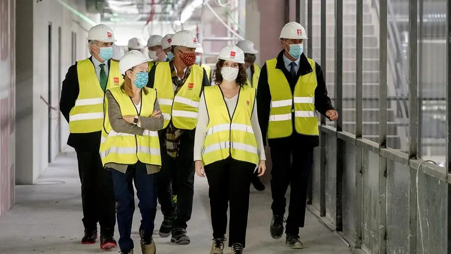 Díaz Ayuso visitó el viernes las obras de construcción del nuevo hospital