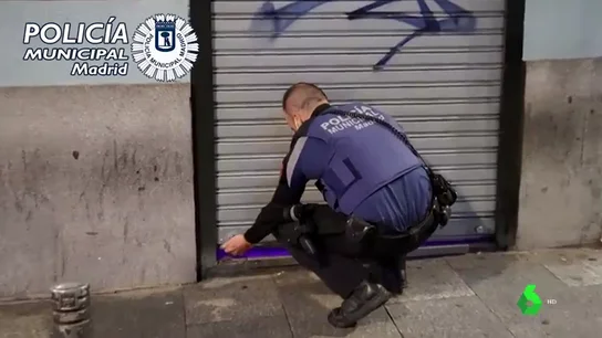 Un local donde se celebraba una fiesta ilegal retiene a los clientes durante horas para no abrir a la Policía Un local donde se celebraba una fiesta ilegal retiene a los clientes durante horas para no abrir a la Policía
