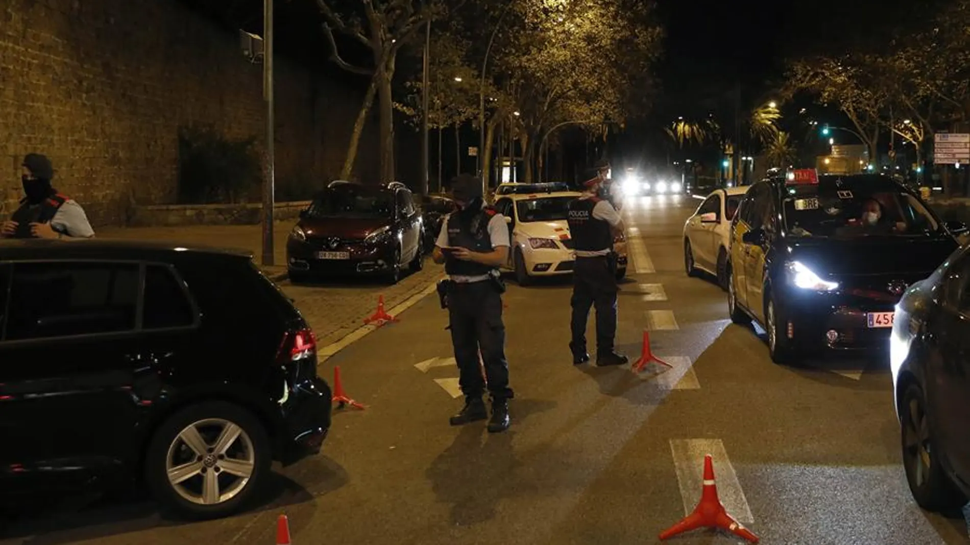 Control policial de los Mossos en Barcelona
