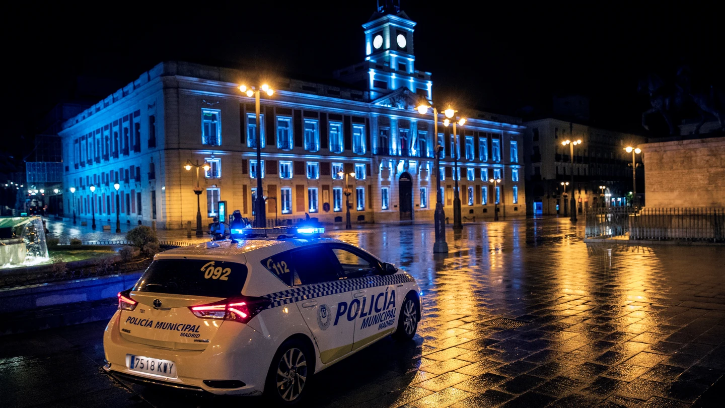 La Puerta del Sol durante el toque de queda La Puerta del Sol durante el toque de queda