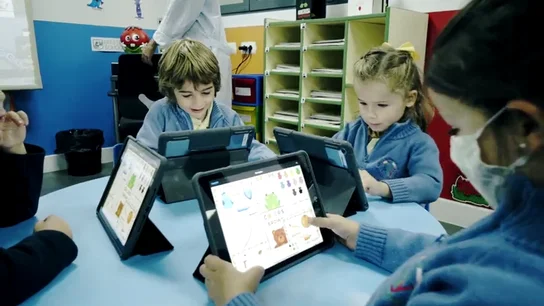 La educación en digital, más allá de pizarras interactivas La educación en digital, más allá de pizarras interactivas