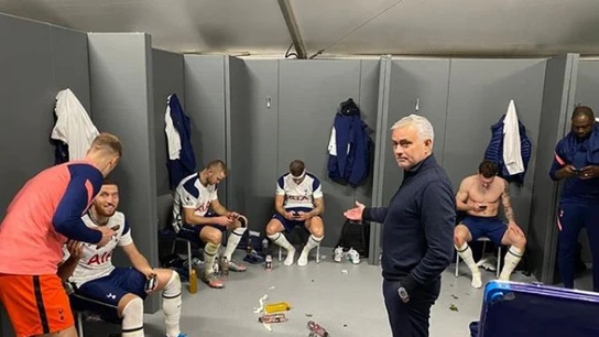 José Mourinho y el vestuario del Tottenham José Mourinho y el vestuario del Tottenham