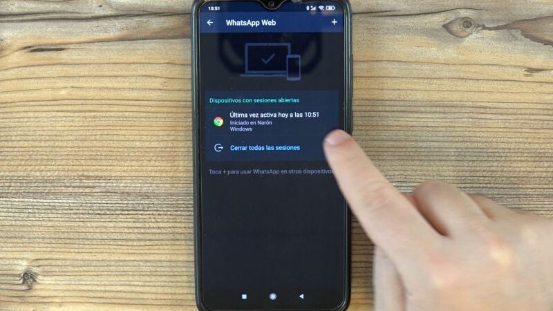Cómo crear una notificación que te avise de que alguien te ha espiado en WhatsApp Web