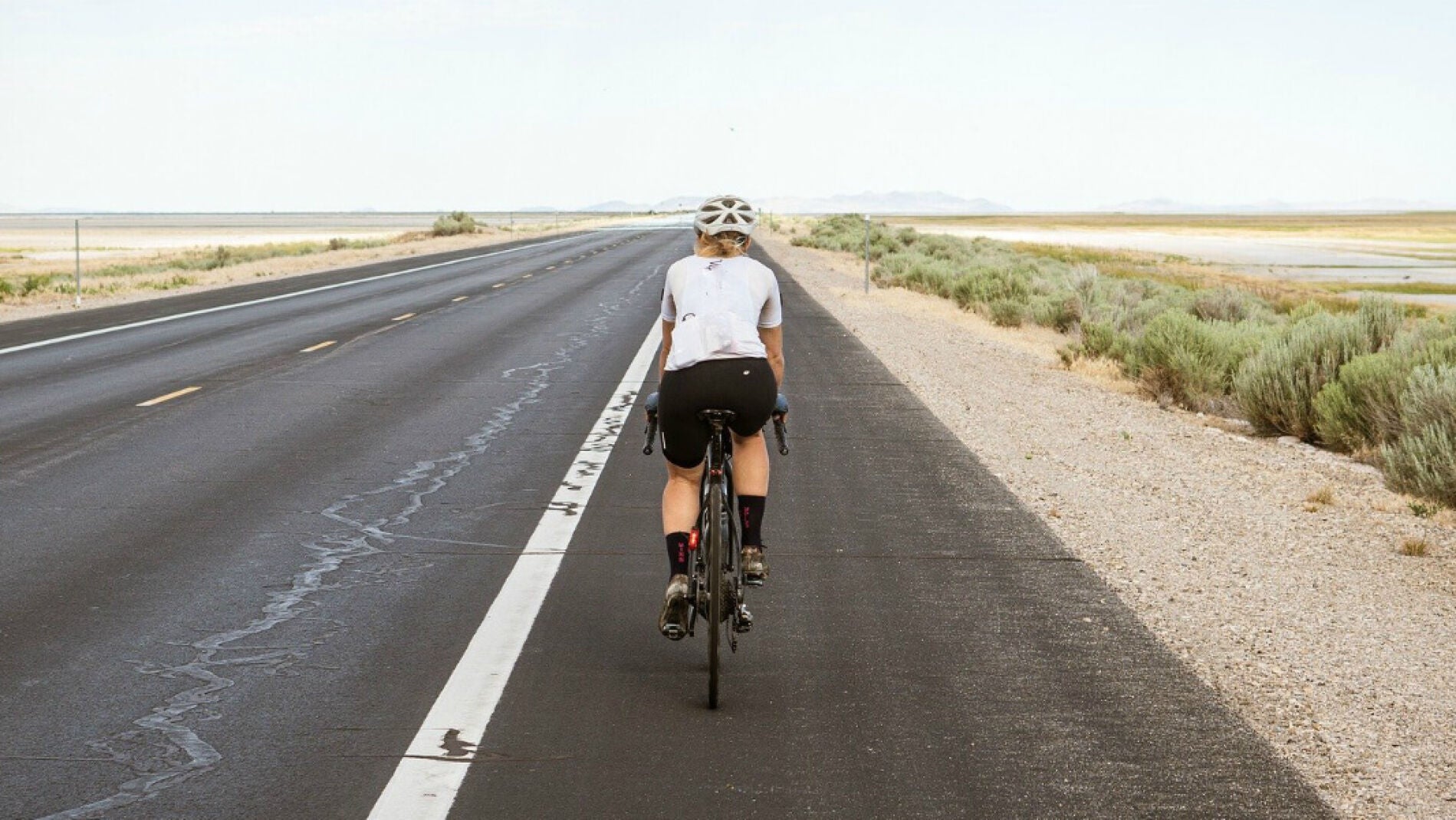 Adelantar a un ciclista: cu&aacute;ndo se puede y cu&aacute;ndo no